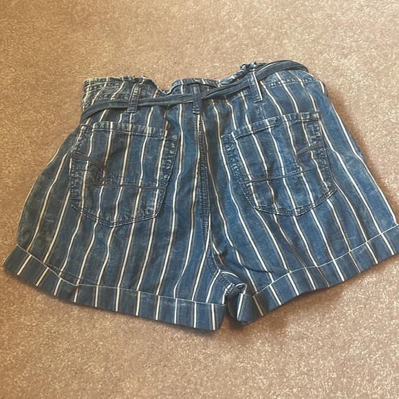 American Eagle size 4 blue/white striped high waisted shorts - Picture 2 of 3